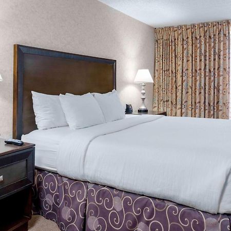 Embassy Suites By Hilton Kansas City Plaza Bagian luar foto