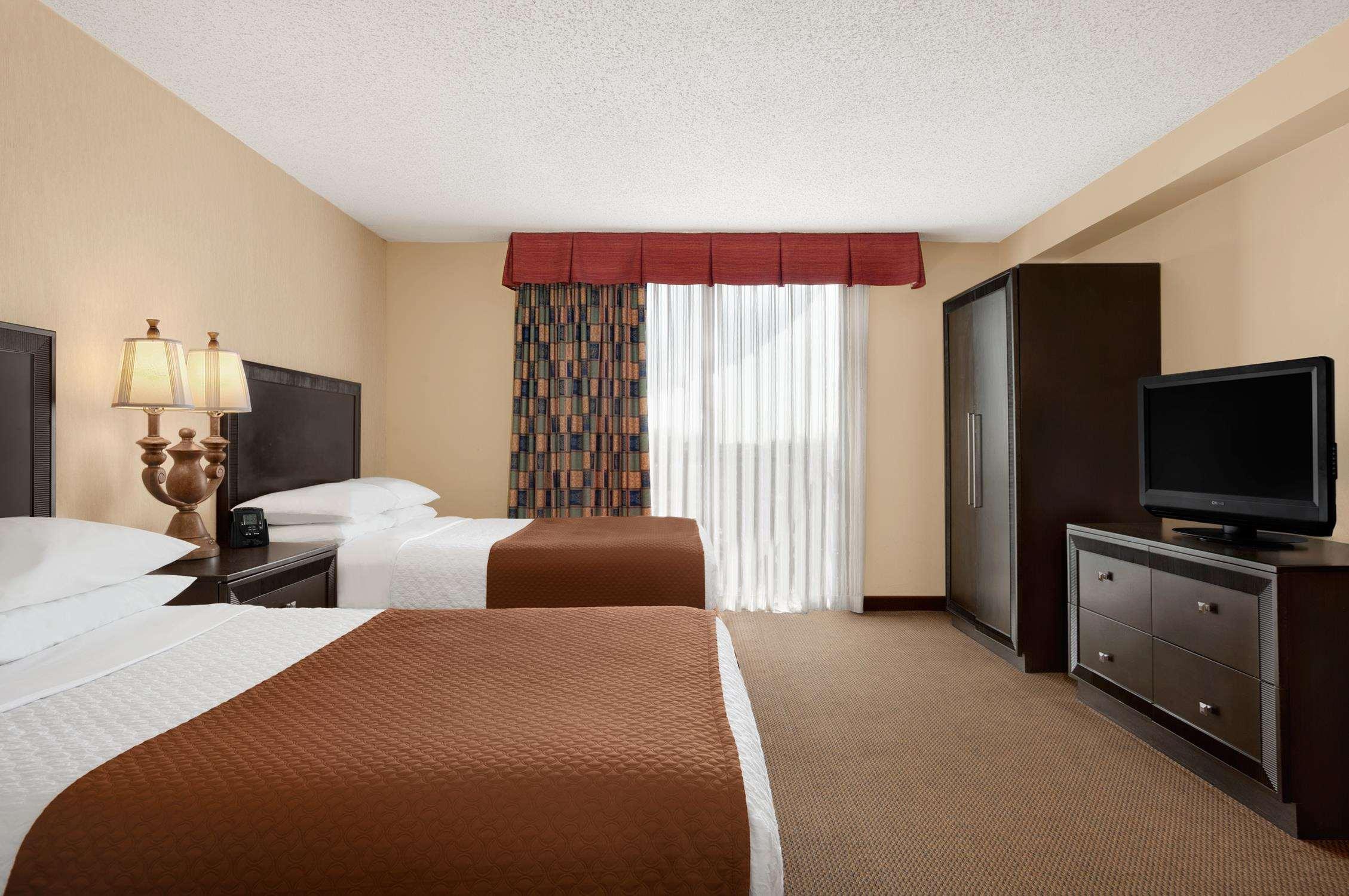 Embassy Suites By Hilton Kansas City Plaza Bagian luar foto