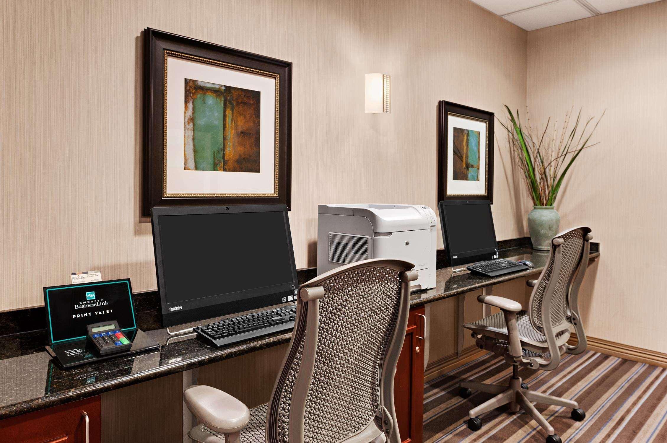 Embassy Suites By Hilton Kansas City Plaza Bagian luar foto