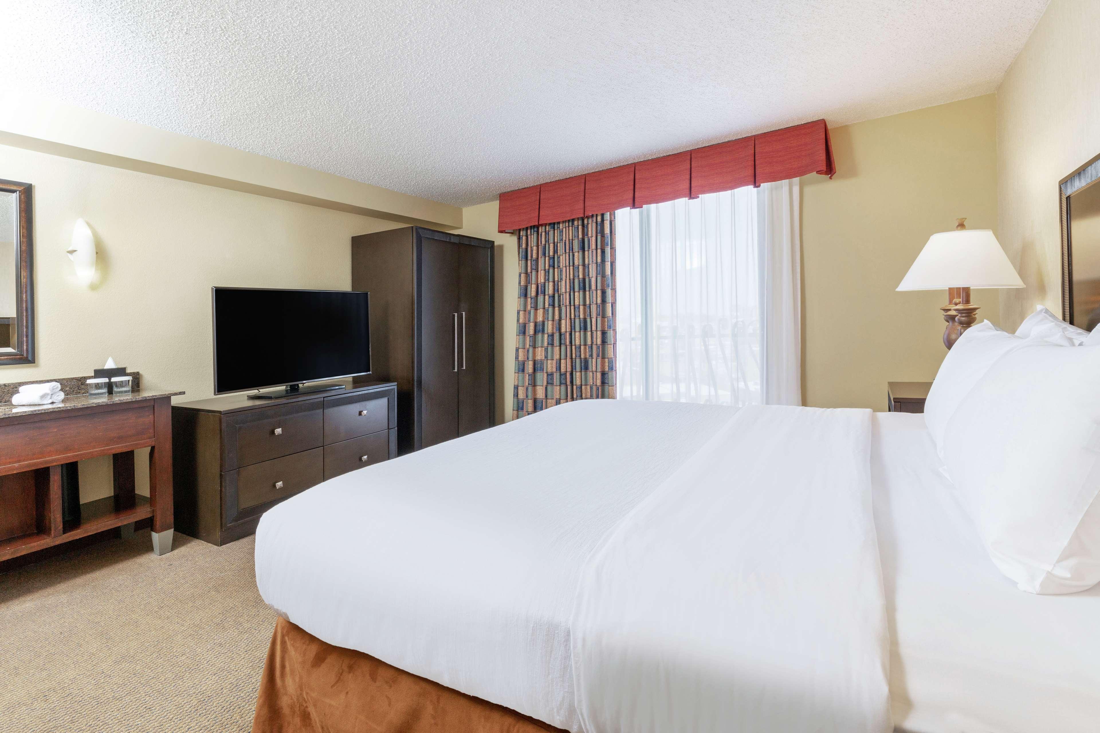 Embassy Suites By Hilton Kansas City Plaza Bagian luar foto