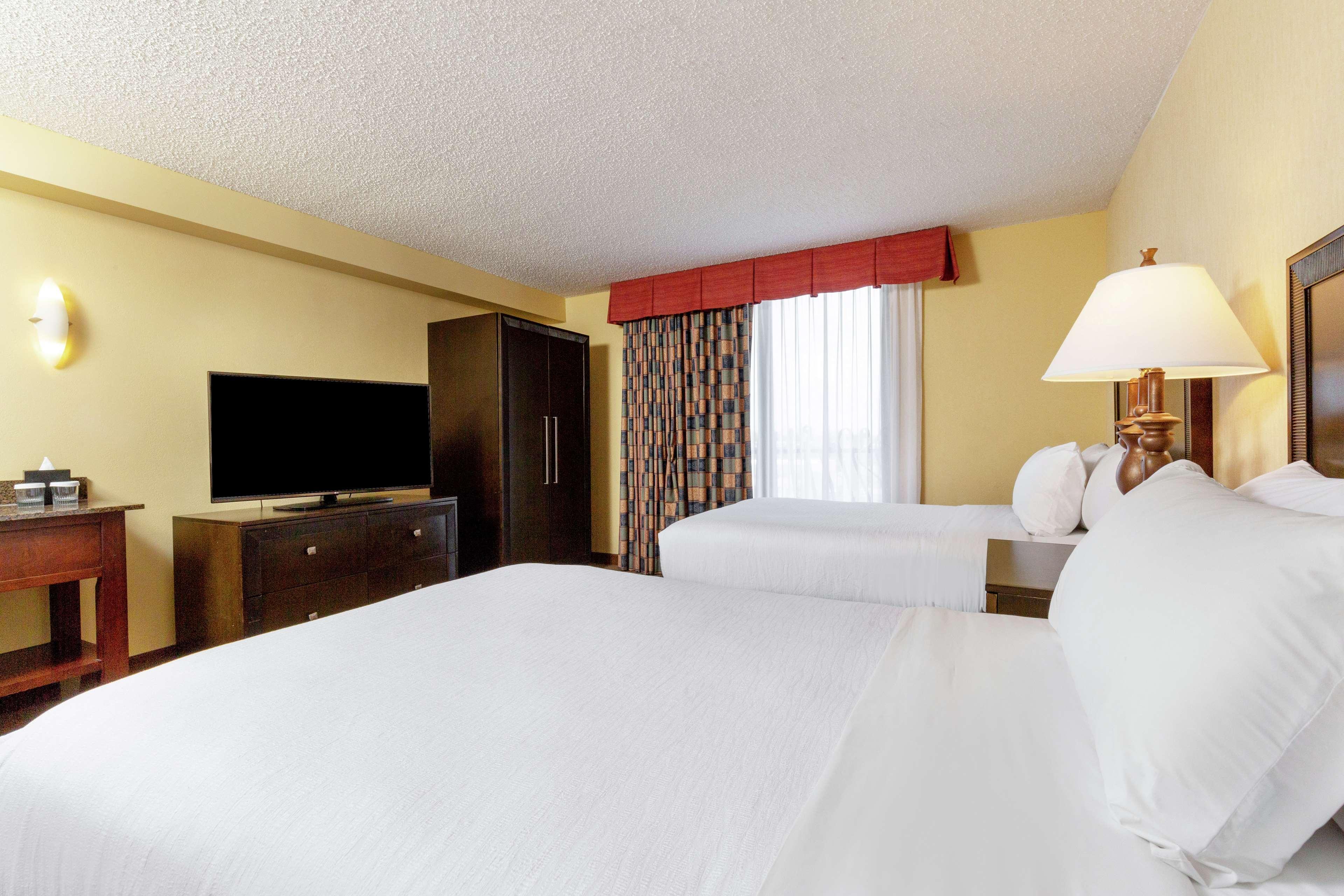Embassy Suites By Hilton Kansas City Plaza Bagian luar foto