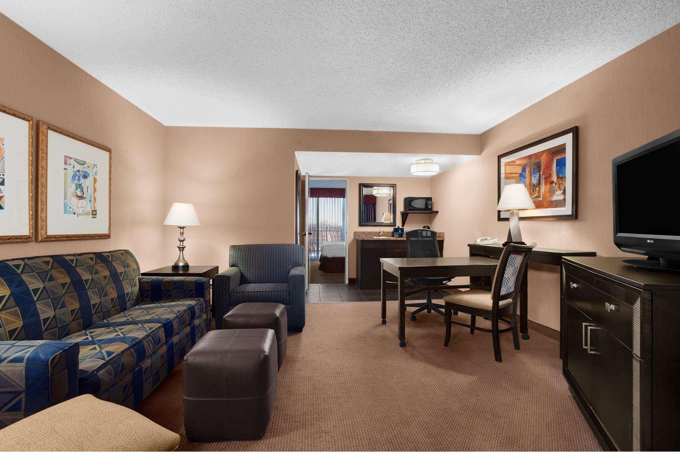 Embassy Suites By Hilton Kansas City Plaza Bagian luar foto