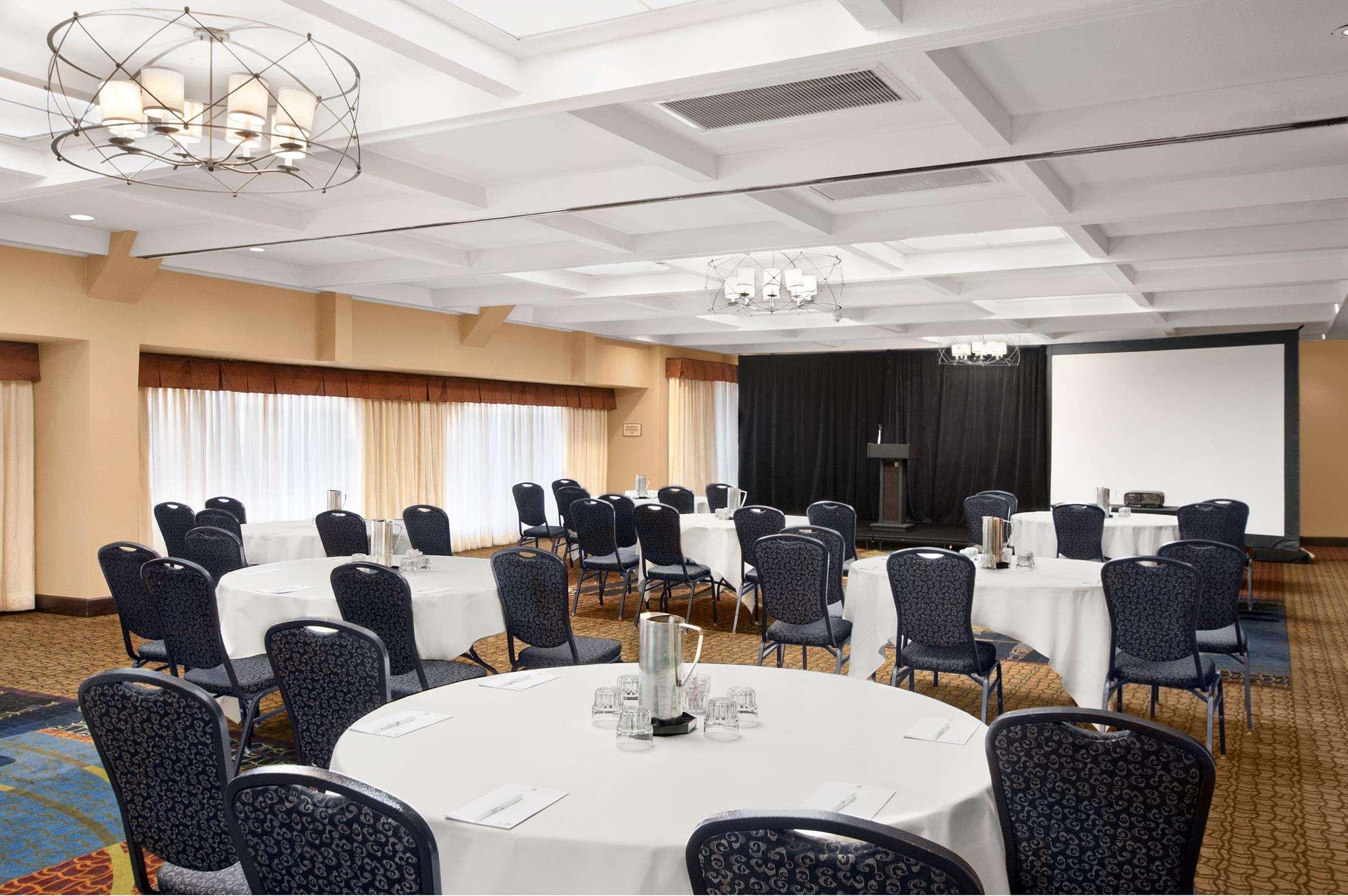 Embassy Suites By Hilton Kansas City Plaza Bagian luar foto