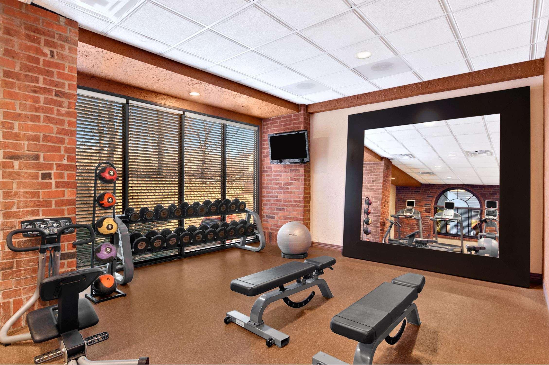 Embassy Suites By Hilton Kansas City Plaza Bagian luar foto