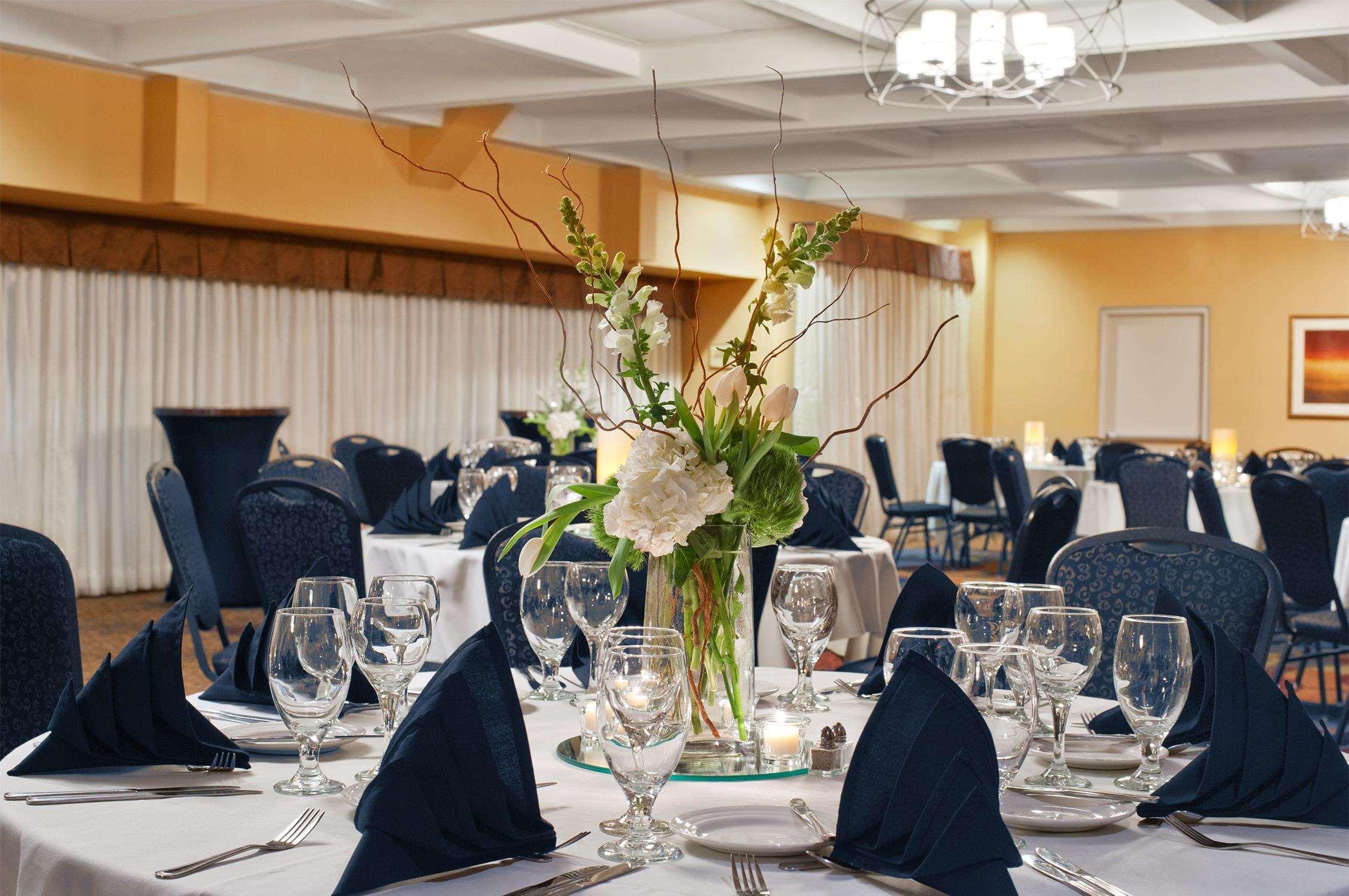 Embassy Suites By Hilton Kansas City Plaza Bagian luar foto