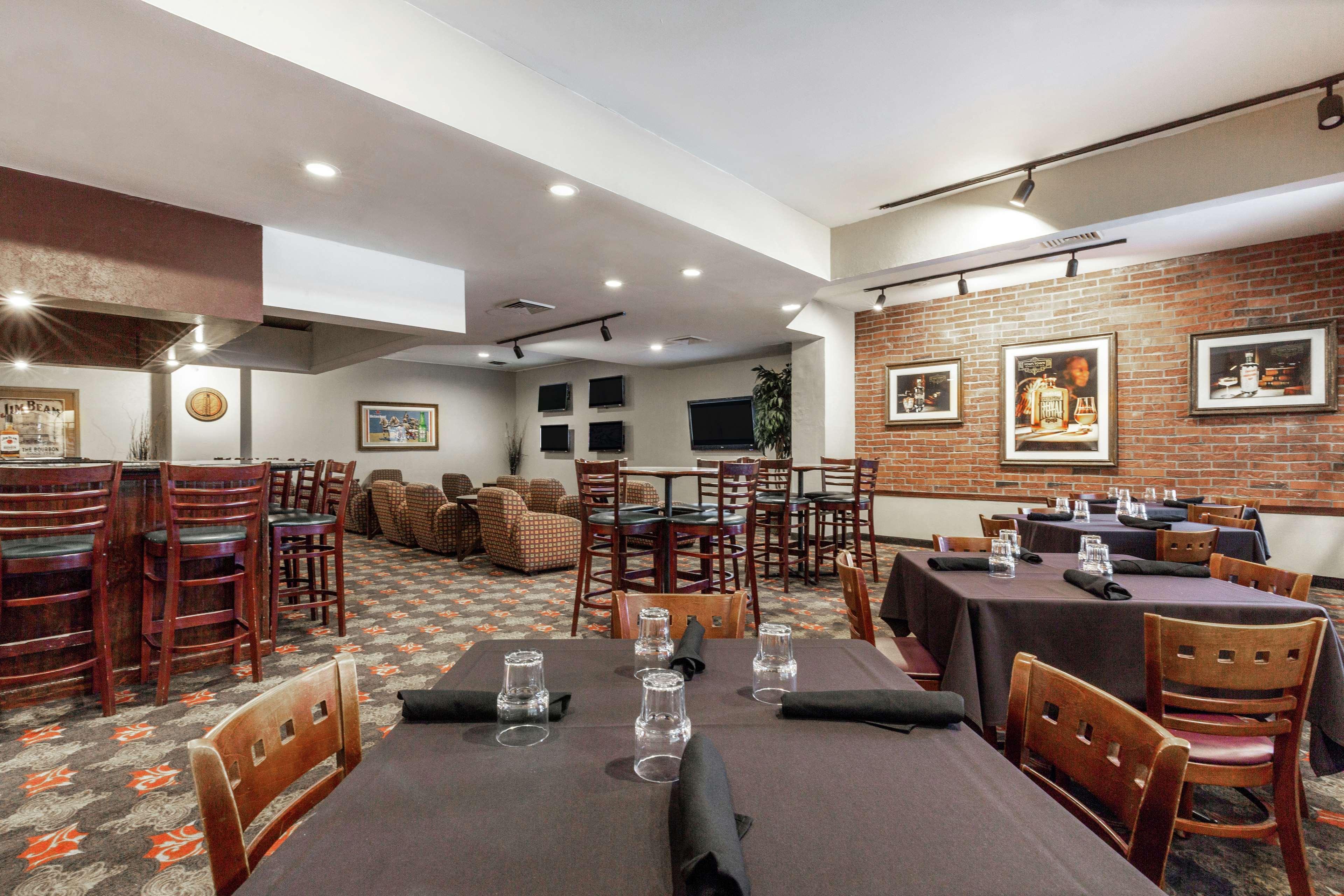 Embassy Suites By Hilton Kansas City Plaza Bagian luar foto
