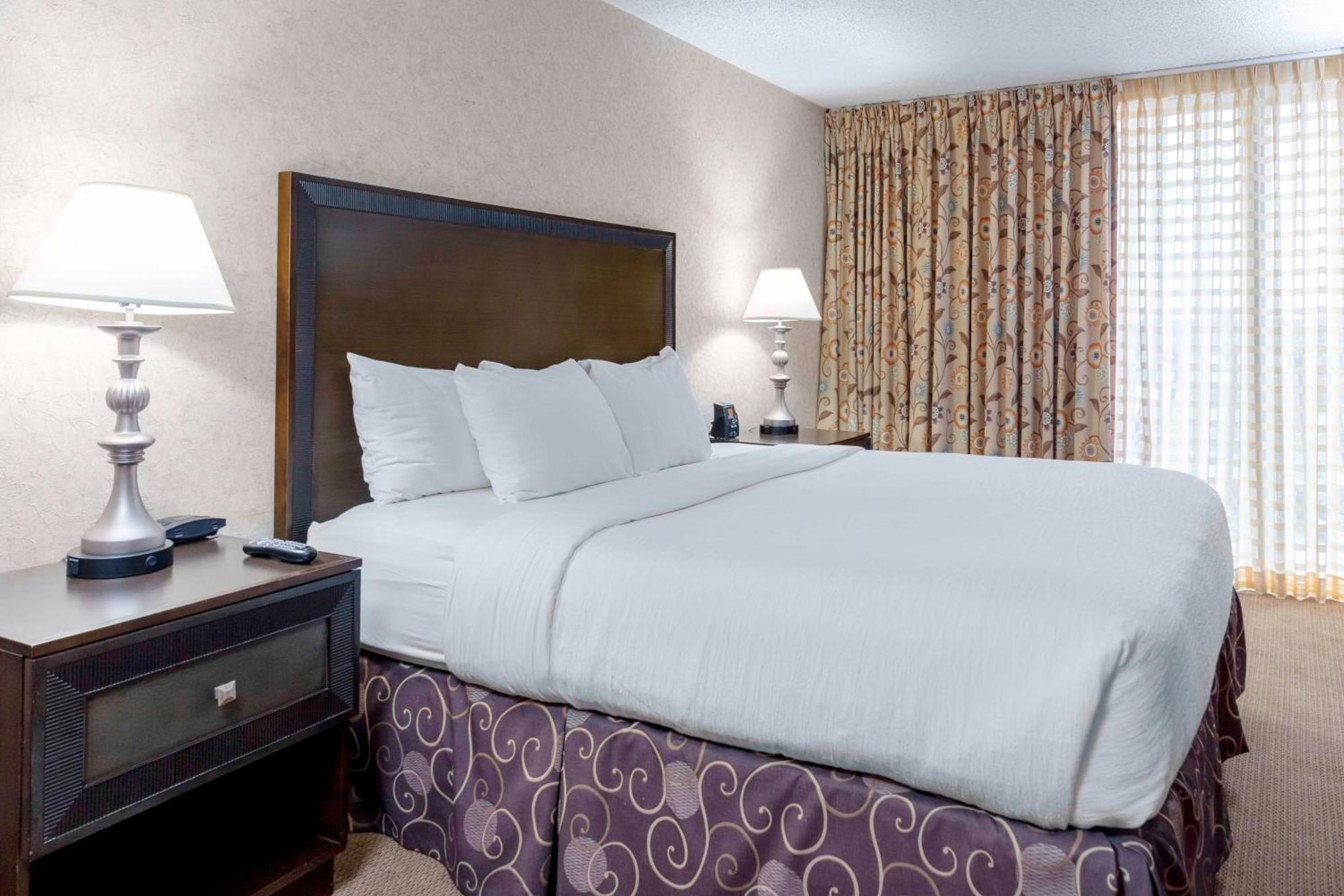 Embassy Suites By Hilton Kansas City Plaza Bagian luar foto