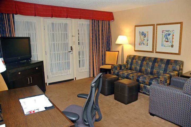Embassy Suites By Hilton Kansas City Plaza Bagian luar foto